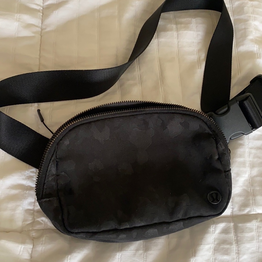Lululemon bag. Black